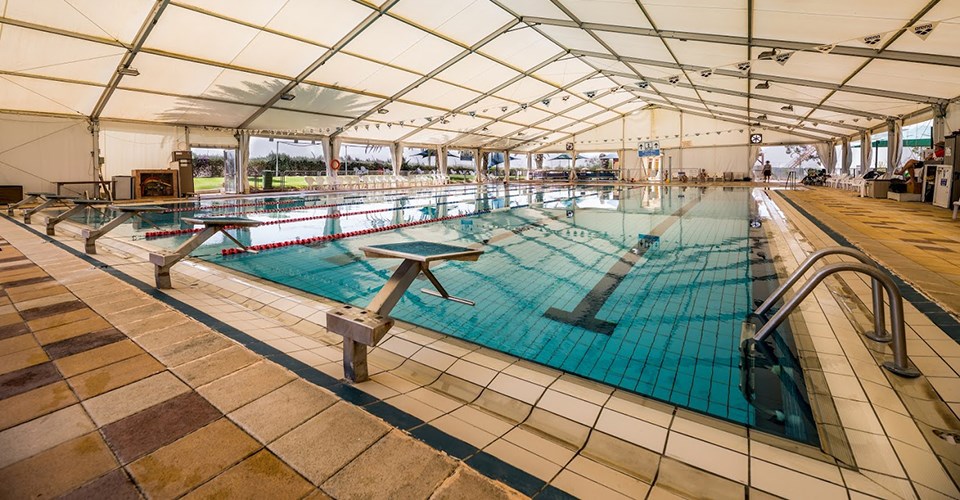 בריכת שחייה